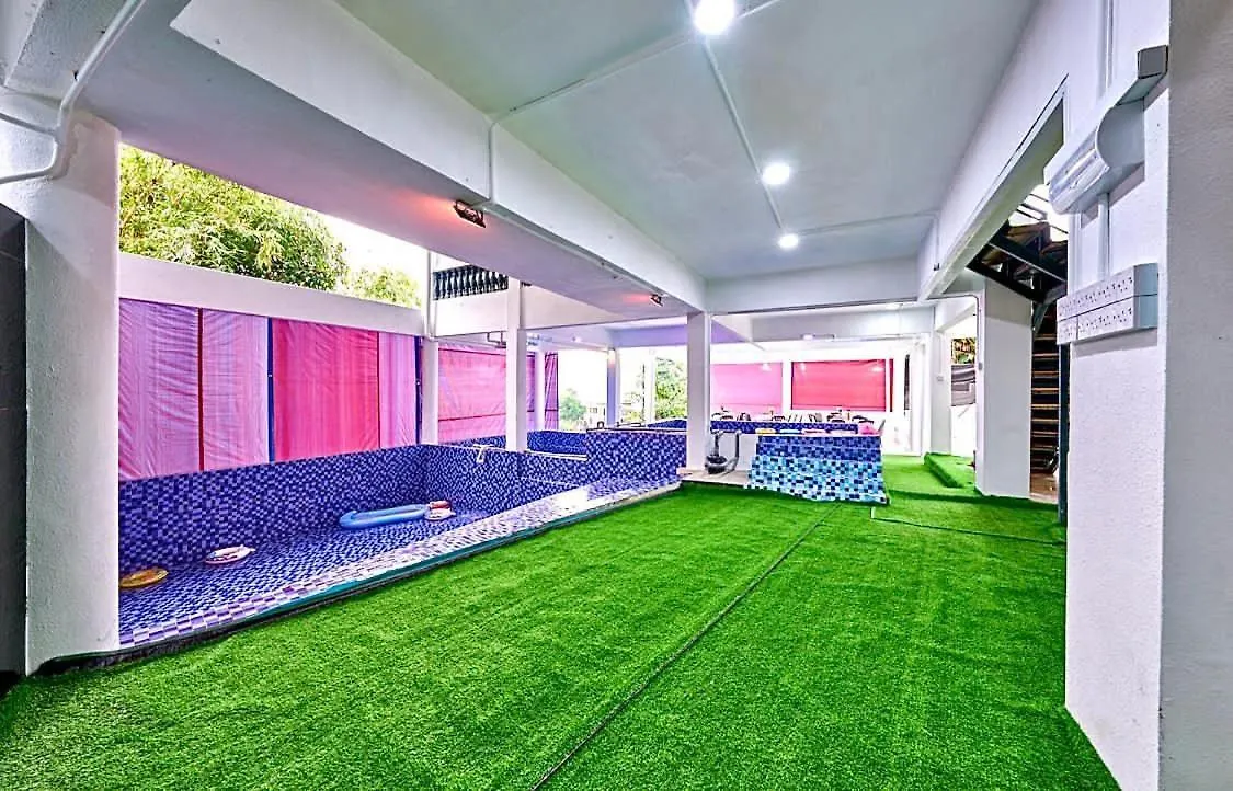 Penang Dream Banglo Sleeps 18 Tanjung Bungah  Villa