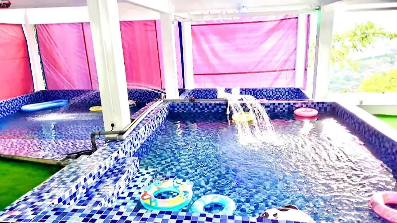 Penang Dream Banglo Sleeps 18 Tanjung Bungah  Villa Tanjung Bungah (Penang)